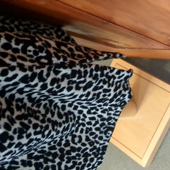 HAMPTON ROW* velour black and white mock neck long sleeve cheetah print top szXL - Picture 6 of 11